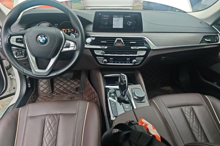 Used BMW 5 Series 2018 Facelifted 530Li Luxury Edition Premium Package Center Console