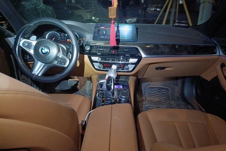 Used BMW 5 Series 2018 Facelifted 530Li xDrive M Sport Package Center Console