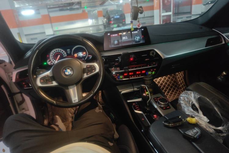 Used BMW 5 Series 2018 525i M Sport Package Center Console