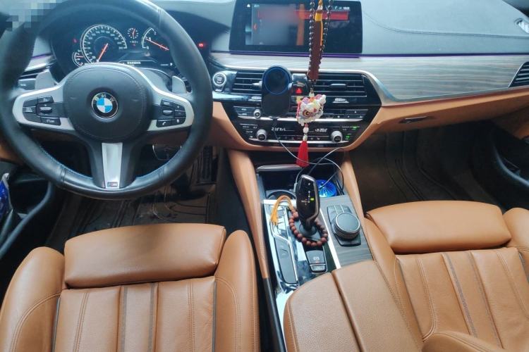 Used BMW 5 Series 2018 530i M Sport Package Center Console