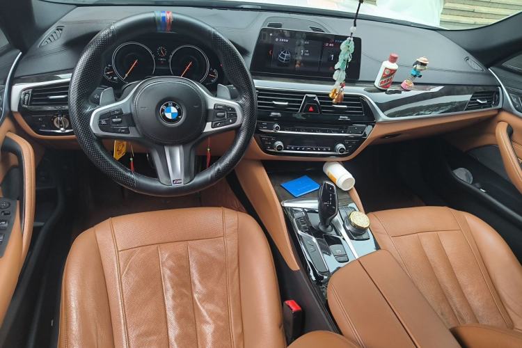 Used BMW 5 Series 2018 530Li Luxury Edition M Sport Package Center Console