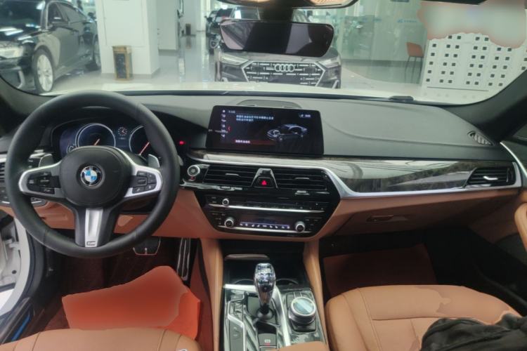 Used BMW 5 Series 2018 530Li Luxury Edition M Sport Package Center Console