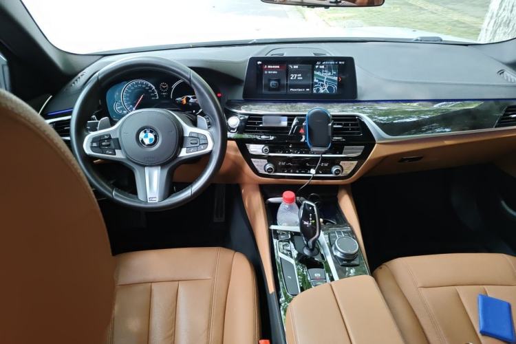 Used BMW 5 Series 2018 530Li Leading Model M Sport Package Center Console
