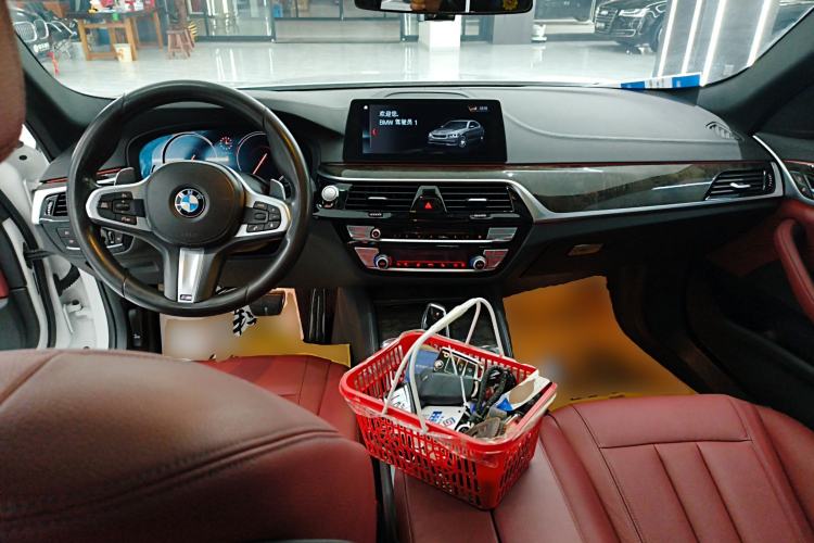 Used BMW 5 Series 2018 Facelifted 530Li xDrive M Sport Package Center Console