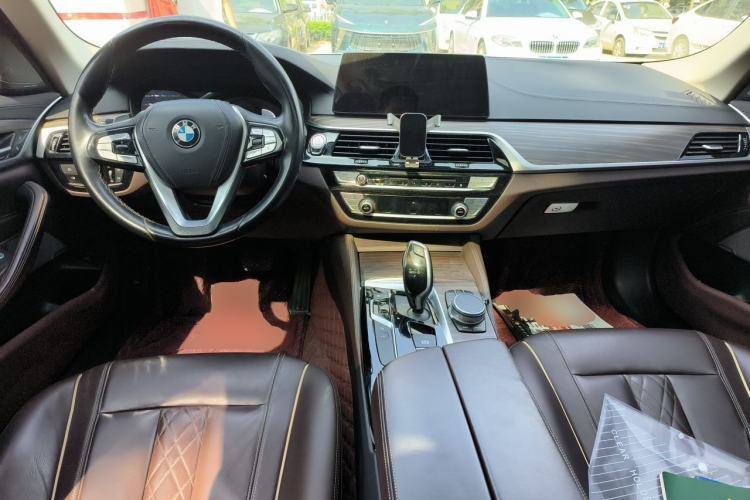 Used BMW 5 Series 2018 Facelifted 530Li Luxury Edition Premium Package Center Console