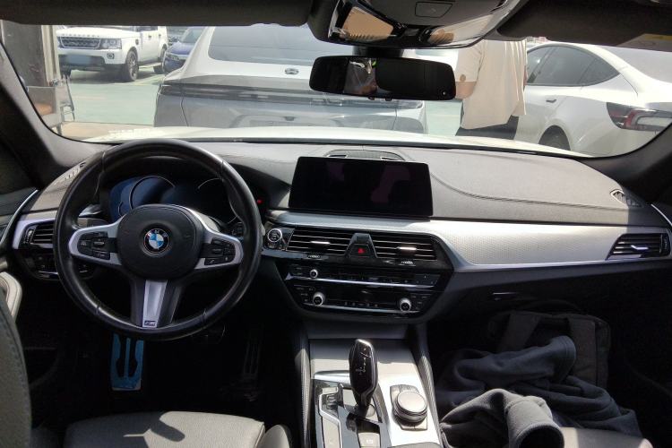 Used BMW 5 Series 2018 525i M Sport Package Center Console