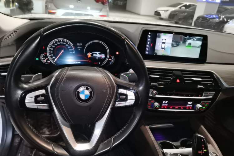 Used BMW 5 Series 2018 Facelifted 530Li Luxury Edition Premium Package Center Console