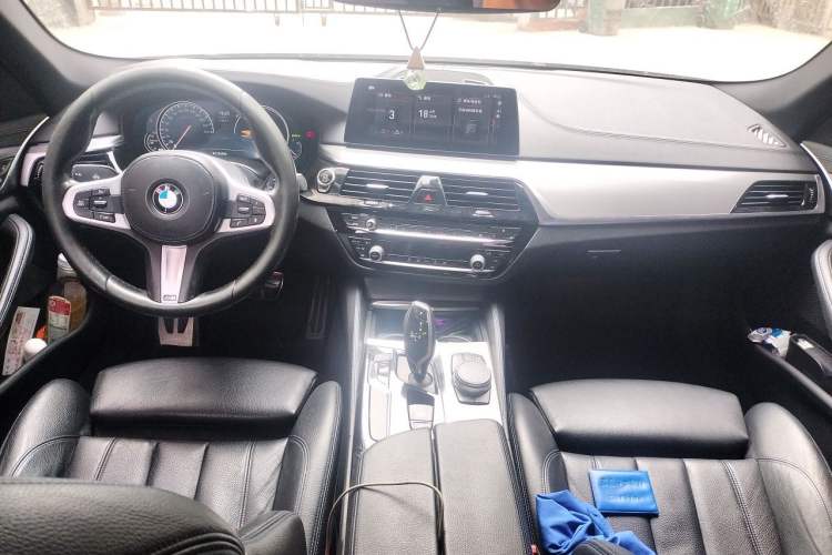Used BMW 5 Series 2018 525i M Sport Package Center Console