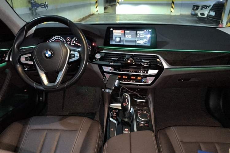 Used BMW 5 Series 2018 525Li Luxury Package Center Console