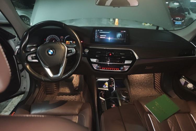 Used BMW 5 Series 2018 Facelifted 530Li Luxury Edition Premium Package Center Console