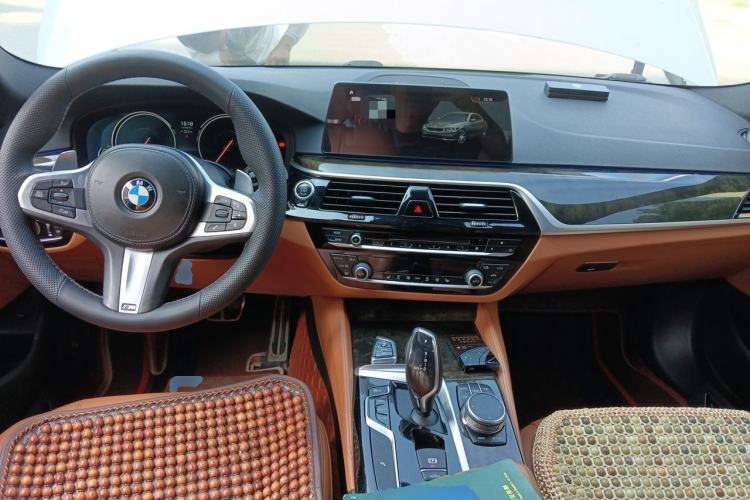 Used BMW 5 Series 2018 530Li Leading Model M Sport Package Center Console