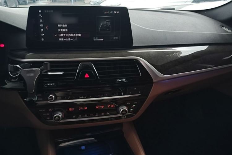 Used BMW 5 Series 2018 530Li Leading Model M Sport Package Center Console