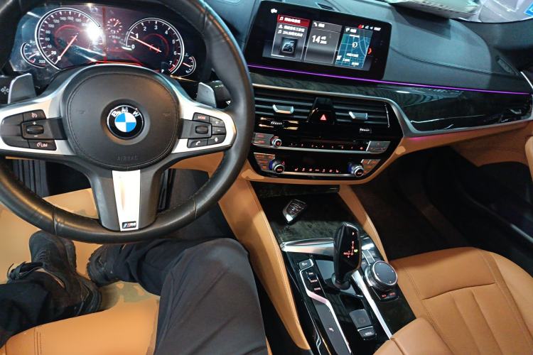 Used BMW 5 Series 2018 Restyled 530Li Leading Edition M Sport Package Center Console