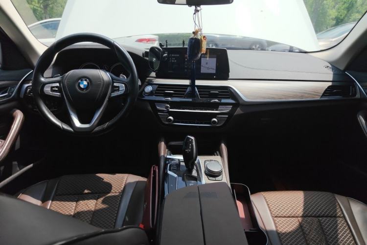 Used BMW 5 Series 2018 Facelifted 530Li xDrive Luxury Package Center Console