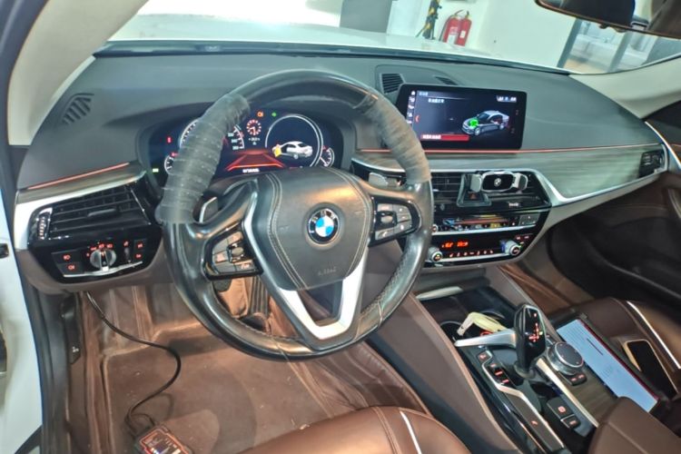 Used BMW 5 Series 2018 530Li Leading Edition Luxury Package Center Console