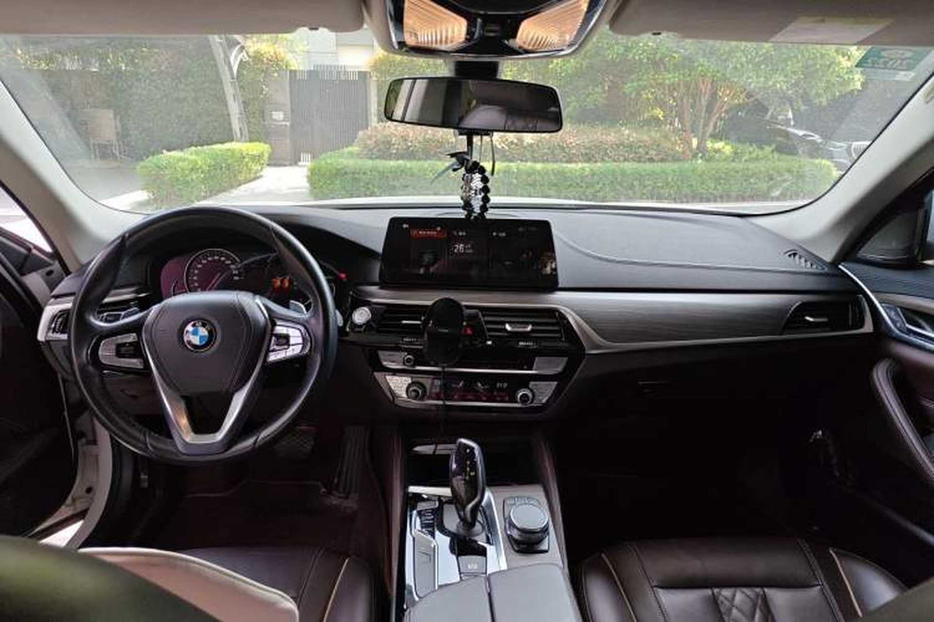 Used BMW 5 Series 2018 Facelifted 530Li Luxury Edition Premium Package Center Console