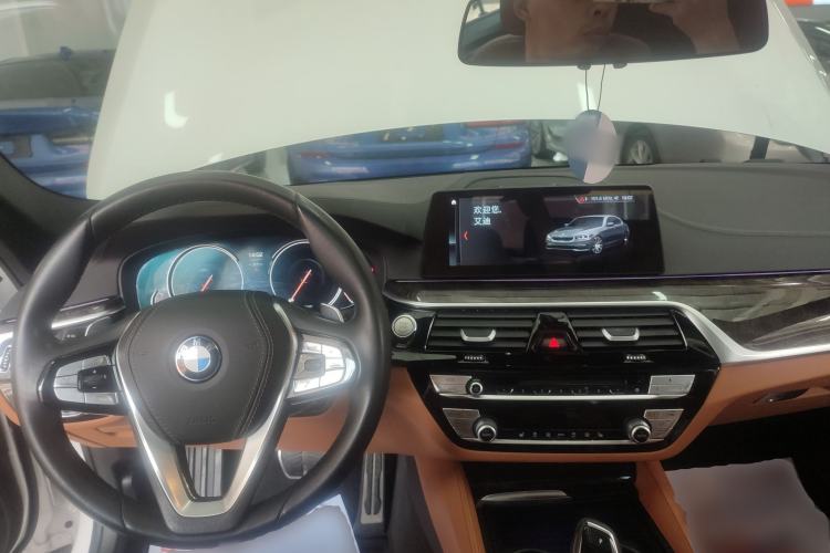 Used BMW 5 Series 2018 Restyled 530Li Leading Edition M Sport Package Center Console