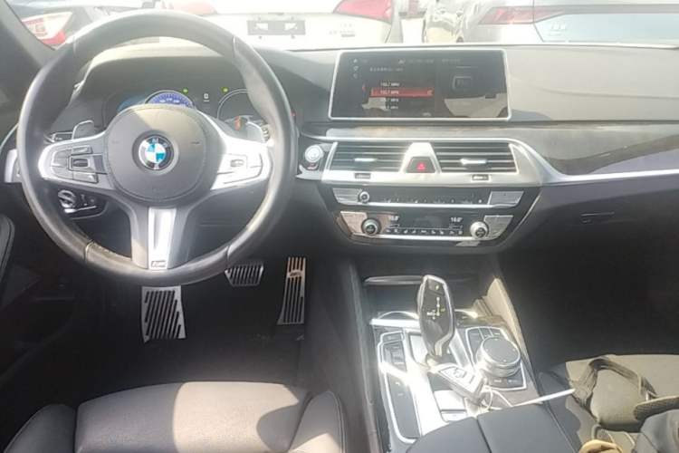 Used BMW 5 Series 2018 Restyled 530Li Luxury Edition M Sport Package Center Console
