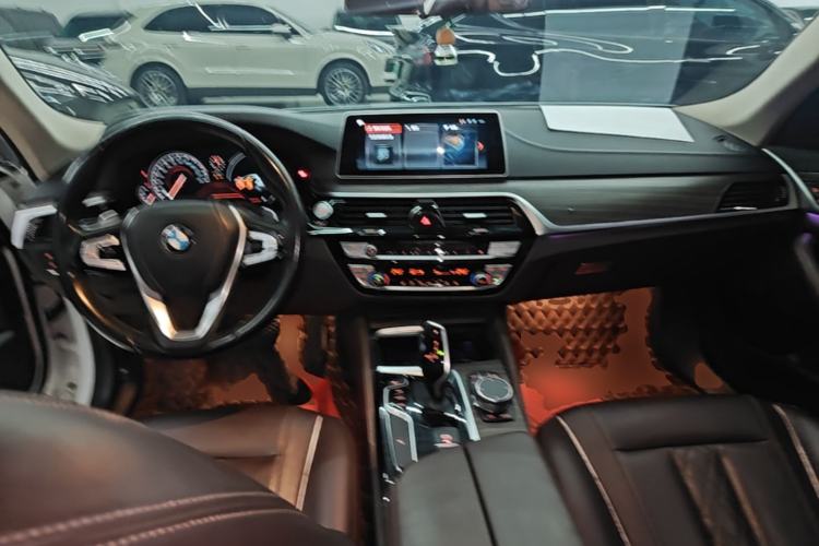 Used BMW 5 Series 2018 Revised Version 530Li Leading Edition Luxury Package Center Console