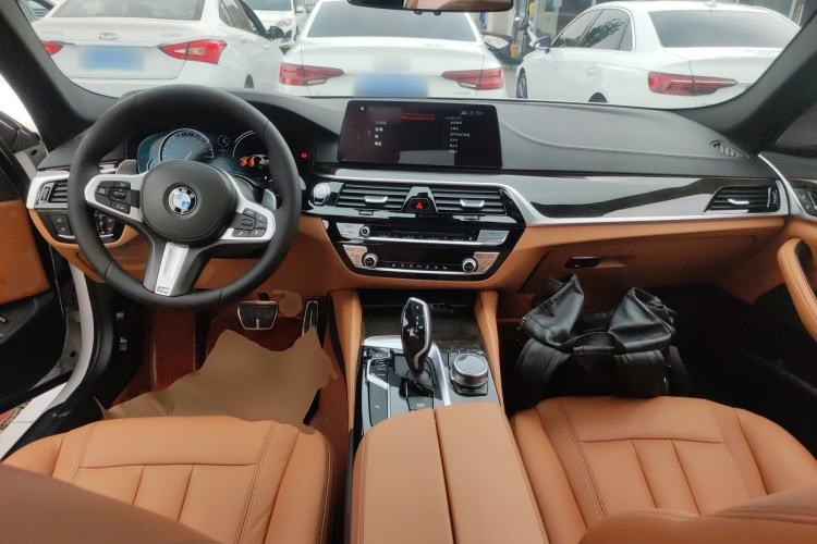 Used BMW 5 Series 2018 Restyled 530Li Leading Edition M Sport Package Center Console