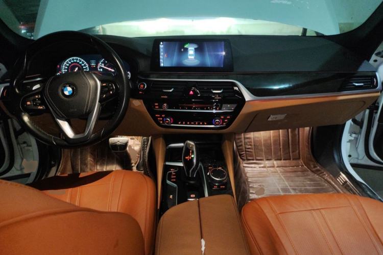 Used BMW 5 Series 2018 530Li Leading Model M Sport Package Center Console