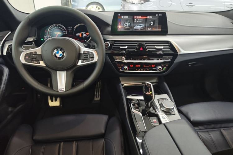 Used BMW 5 Series 2018 525i M Sport Package Center Console