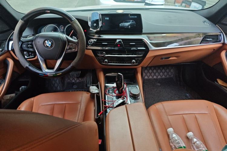 Used BMW 5 Series 2018 Restyled 530Li Leading Edition M Sport Package Center Console