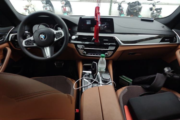 Used BMW 5 Series 2018 Restyled 530Li Leading Edition M Sport Package Center Console