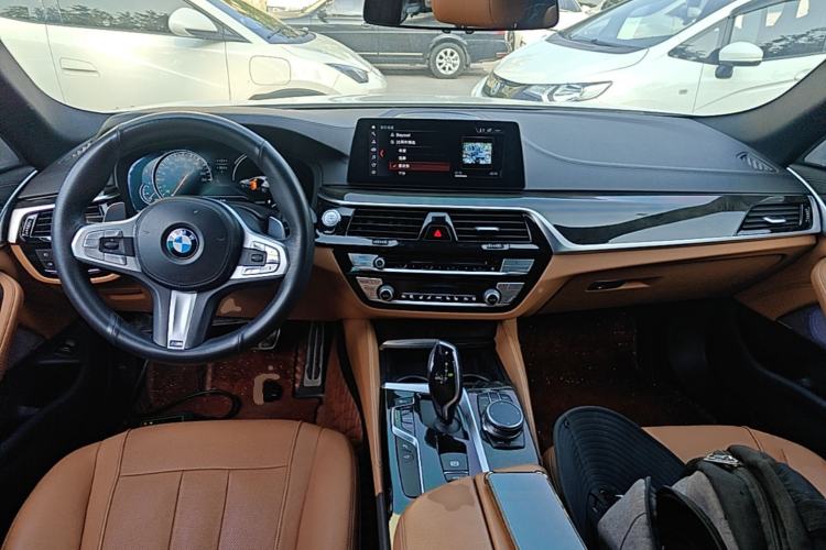 Used BMW 5 Series 2018 Facelifted 530Li Luxury Edition Premium Package Center Console