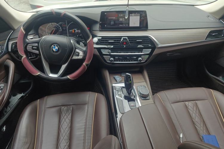 Used BMW 5 Series 2018 530Li xDrive Luxury Package Center Console