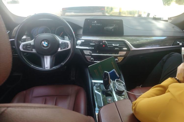Used BMW 5 Series 2018 Restyled 530Li Leading Edition M Sport Package Center Console