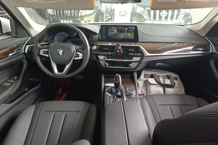 Used BMW 5 Series 2018 525Li Luxury Package Center Console