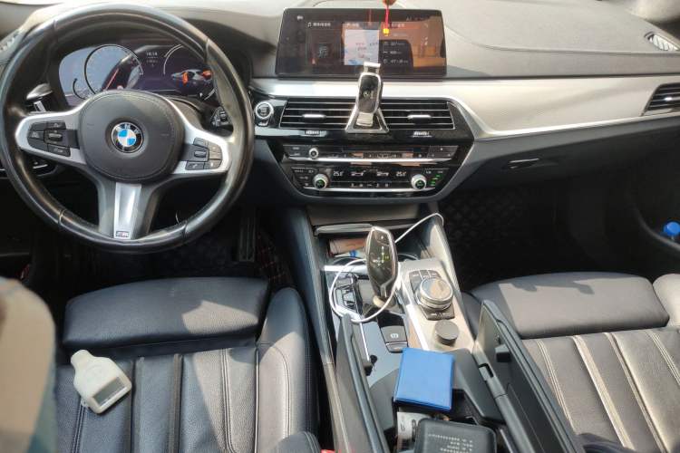 Used BMW 5 Series 2018 525i M Sport Package Center Console