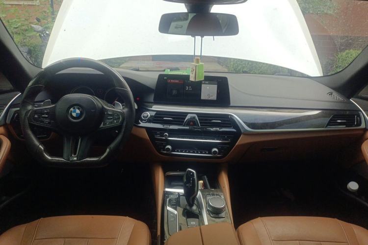Used BMW 5 Series 2018 Restyled 530Li Luxury Edition M Sport Package Center Console
