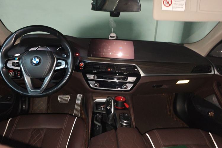 Used BMW 5 Series 2018 Facelifted 530Li Luxury Edition Premium Package Center Console