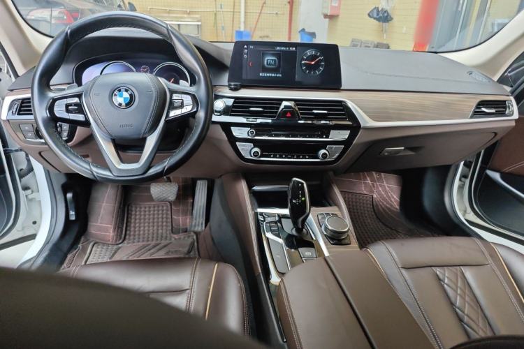 Used BMW 5 Series 2018 Revised Version 530Li Leading Edition Luxury Package Center Console