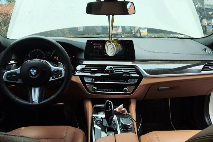 Used BMW 5 Series 2018 Restyled 530Li Leading Edition M Sport Package Center Console