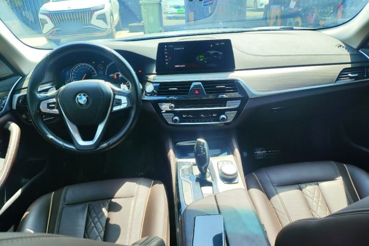 Used BMW 5 Series 2018 Revised Version 530Li Leading Edition Luxury Package Center Console