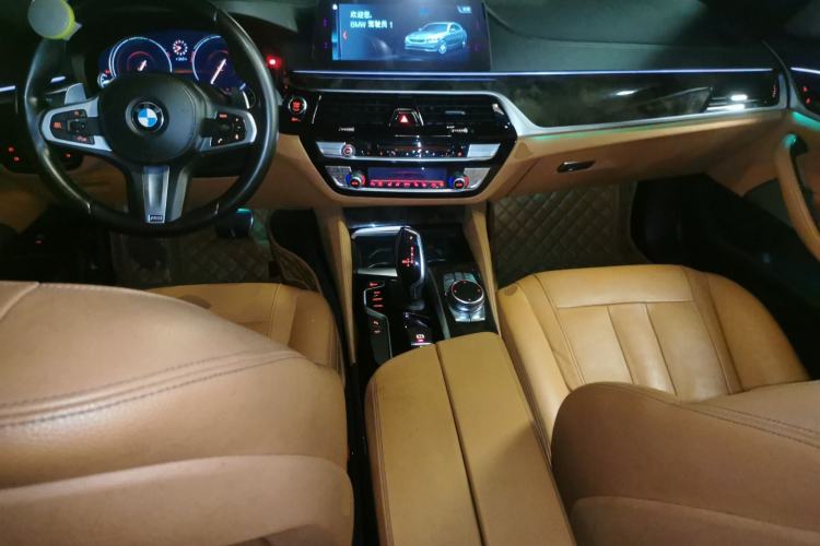 Used BMW 5 Series 2018 530Li Leading Model M Sport Package Center Console