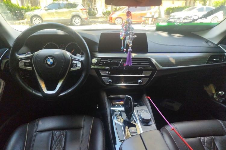 Used BMW 5 Series 2018 530Li xDrive Luxury Package Center Console