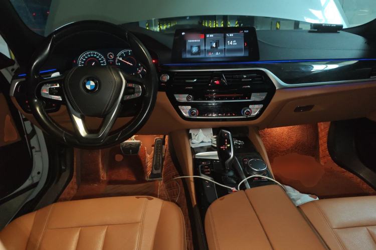 Used BMW 5 Series 2018 Restyled 530Li Leading Edition M Sport Package Center Console