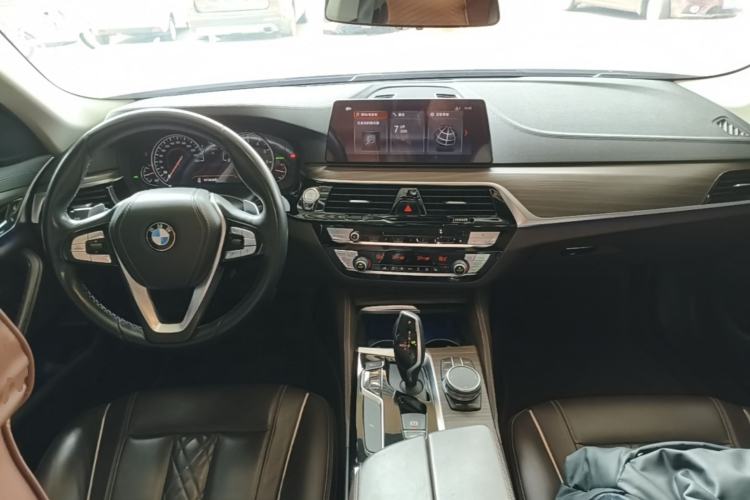 Used BMW 5 Series 2018 Revised Version 530Li Leading Edition Luxury Package Center Console