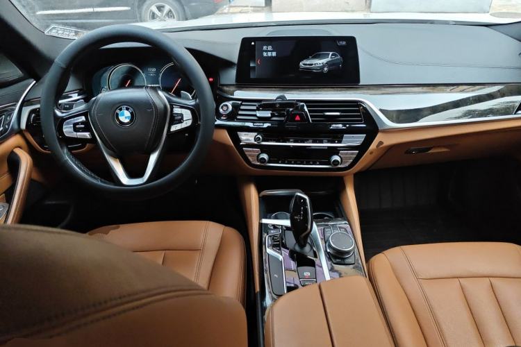 Used BMW 5 Series 2018 Restyled 530Li Leading Edition M Sport Package Center Console