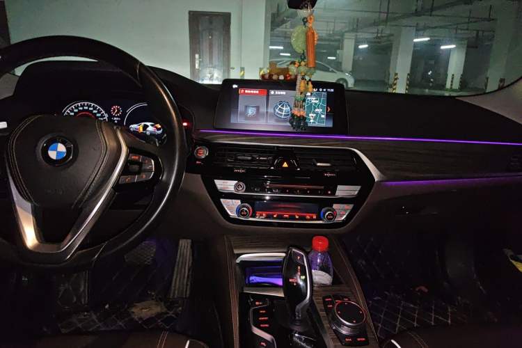 Used BMW 5 Series 2018 Facelifted 530Li Luxury Edition Premium Package Center Console