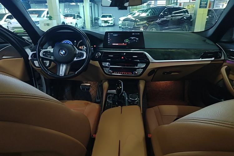 Used BMW 5 Series 2018 530Li Luxury Edition M Sport Package Center Console