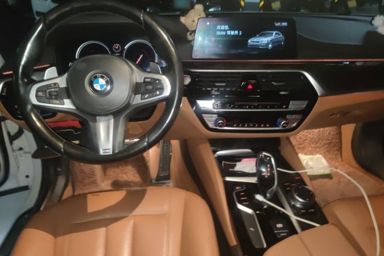 Used BMW 5 Series 2018 530Li Leading Model M Sport Package Center Console