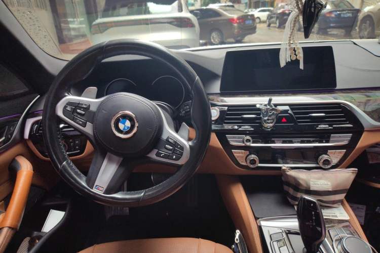 Used BMW 5 Series 2018 Restyled 530Li Luxury Edition M Sport Package Center Console