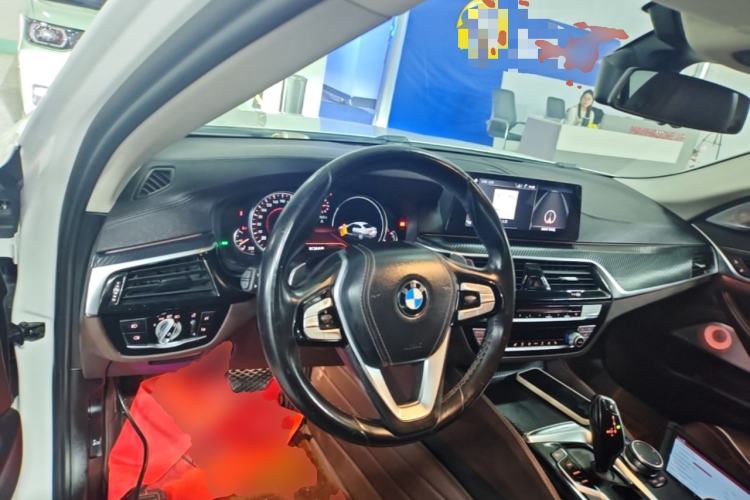 Used BMW 5 Series 2018 Facelifted 530Li xDrive Luxury Package Center Console