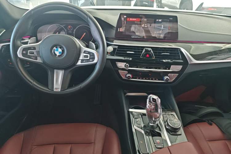 Used BMW 5 Series 2018 Restyled 530Li Leading Edition M Sport Package Center Console