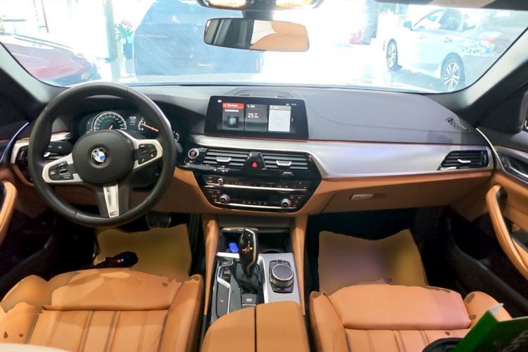 Used BMW 5 Series 2018 525i M Sport Package Center Console